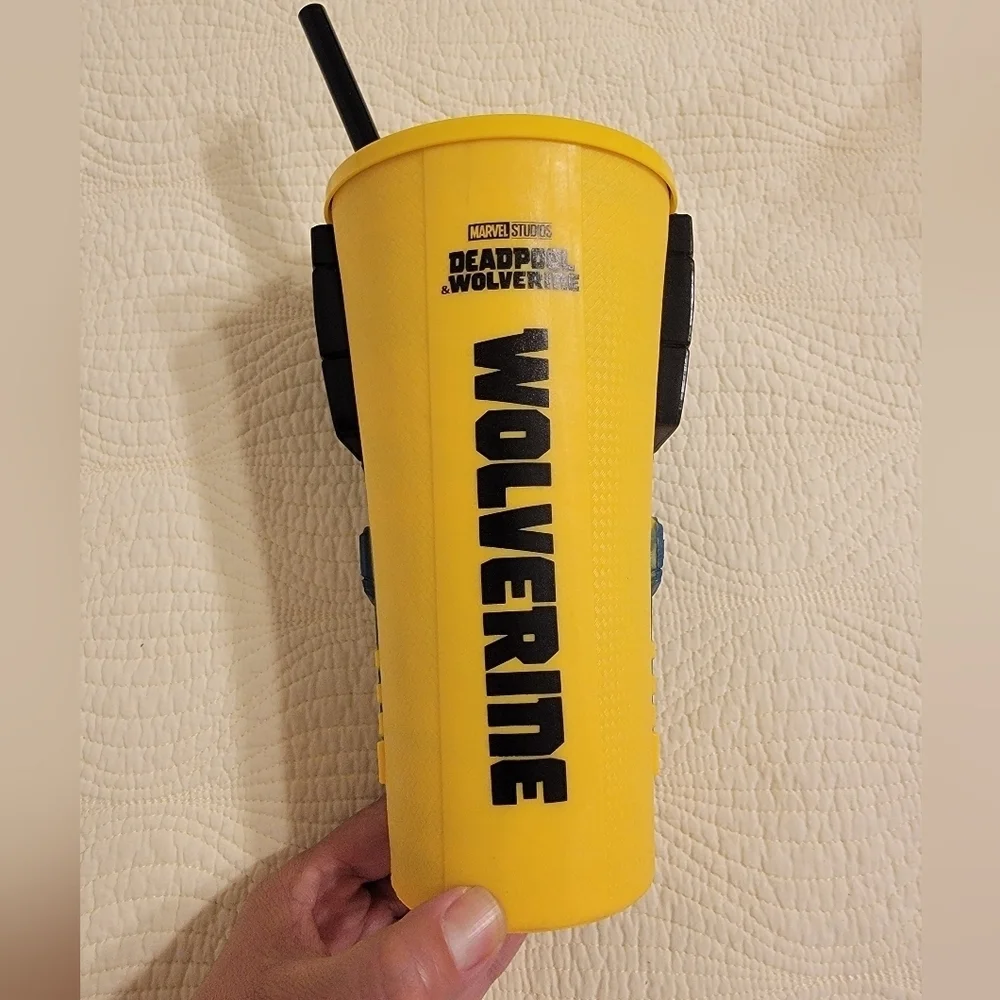 NWOT Wolverine 32 oz Tumbler Cup with Lid and Silicon Straw